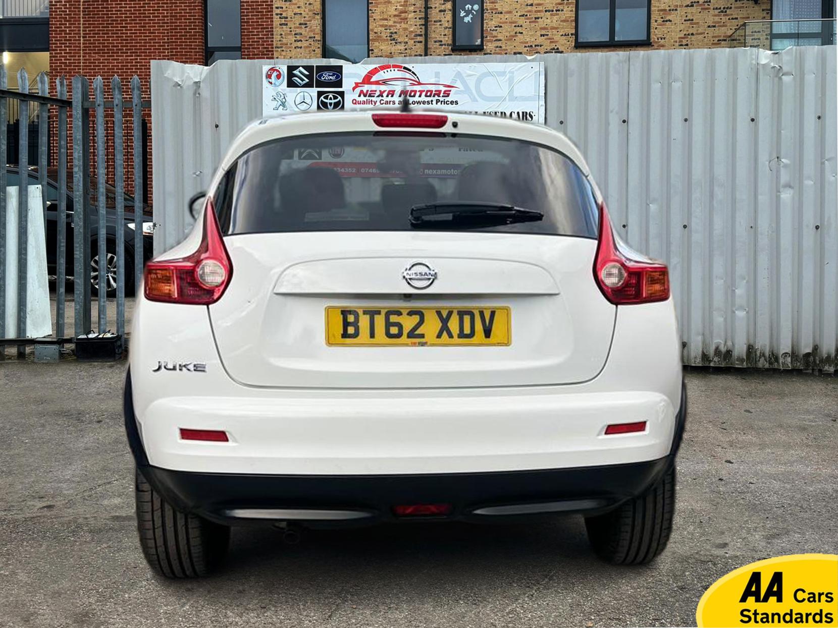 Nissan Juke 1.6 Tekna SUV 5dr Petrol CVT Euro 5 (117 ps)