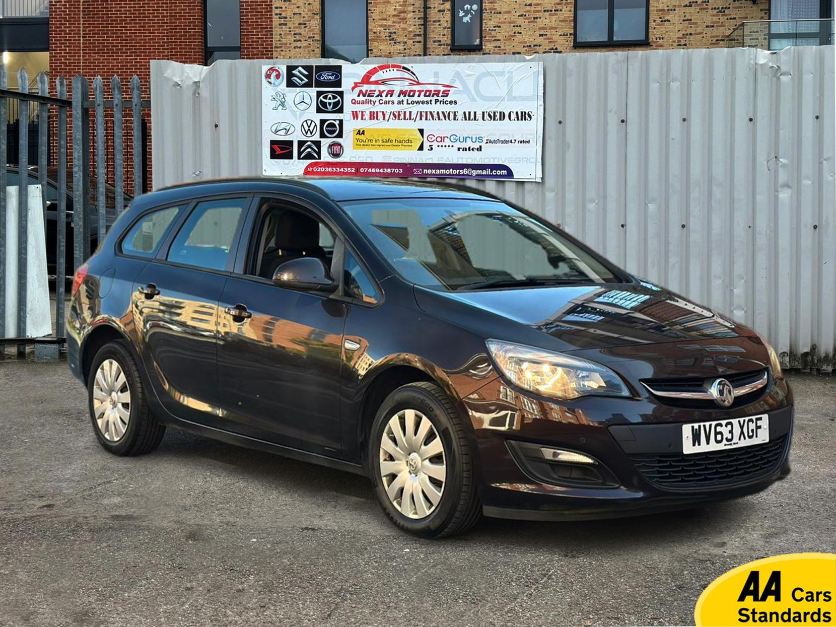 Vauxhall Astra 1.6 16V Exclusiv Sports Tourer 5dr Petrol Auto Euro 5 (115 ps)