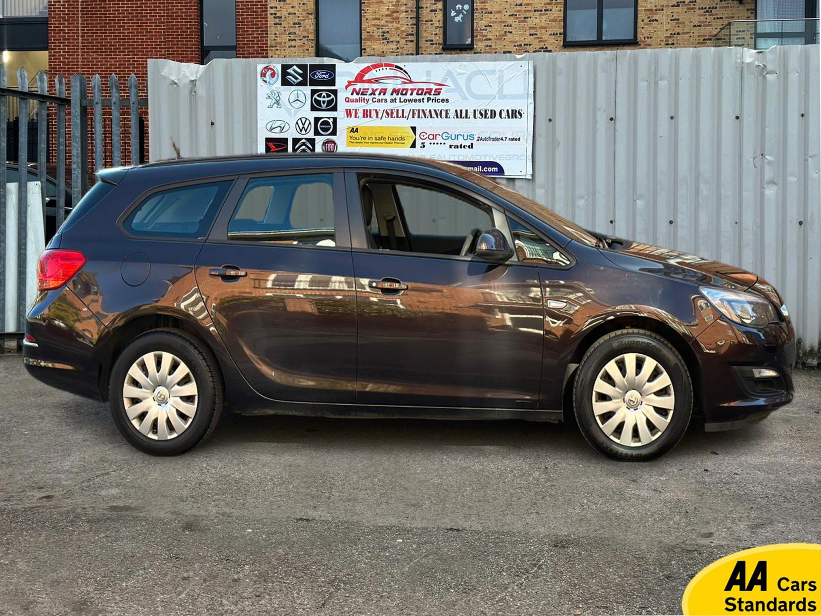 Vauxhall Astra 1.6 16V Exclusiv Sports Tourer 5dr Petrol Auto Euro 5 (115 ps)