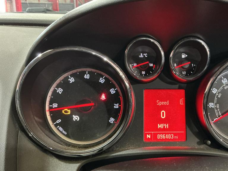 Vauxhall Astra 1.6 16V Exclusiv Sports Tourer 5dr Petrol Auto Euro 5 (115 ps)