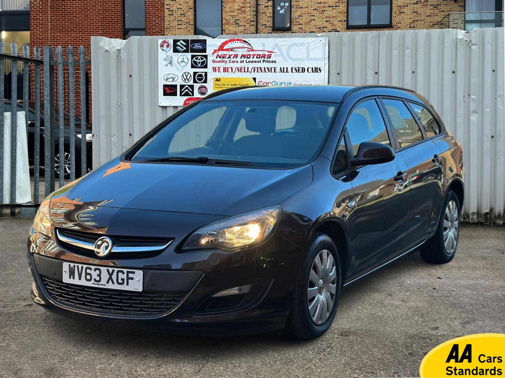 Vauxhall Astra 1.6 16V Exclusiv Sports Tourer 5dr Petrol Auto Euro 5 (115 ps)
