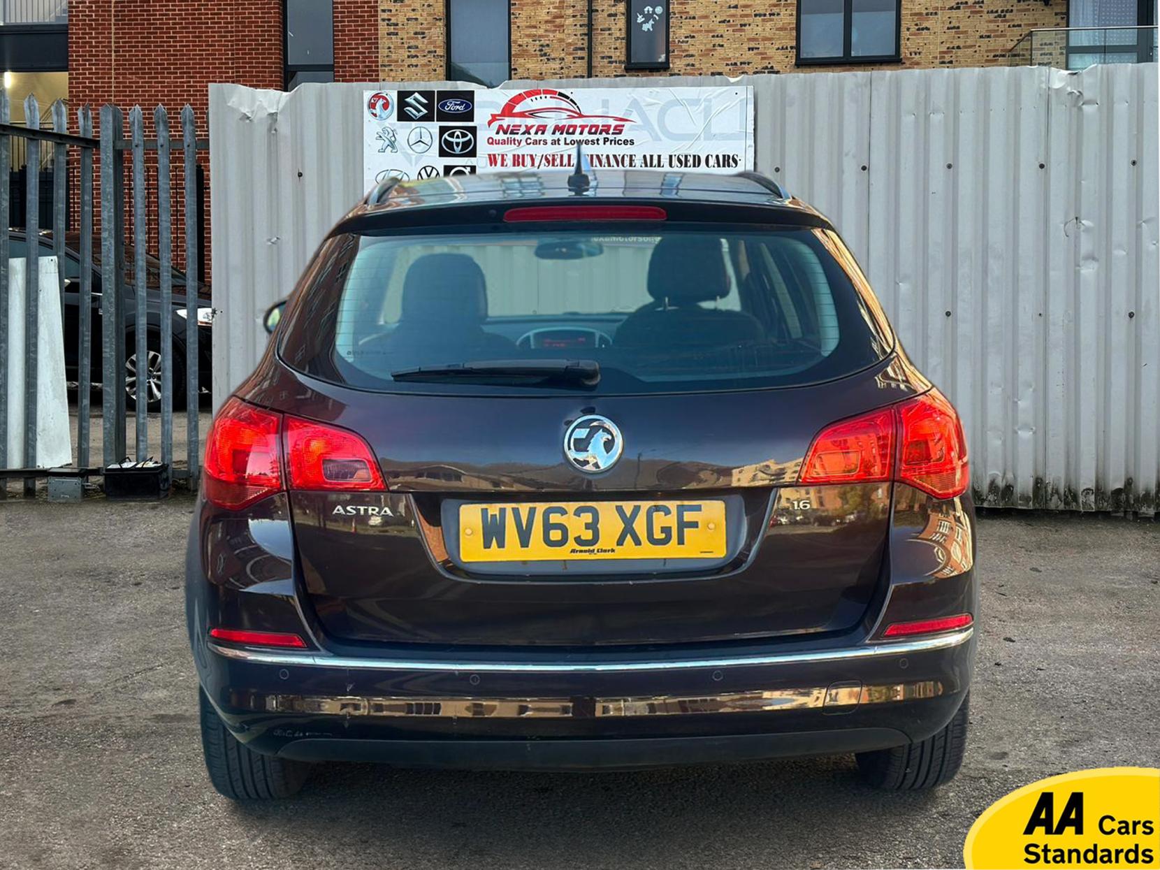 Vauxhall Astra 1.6 16V Exclusiv Sports Tourer 5dr Petrol Auto Euro 5 (115 ps)