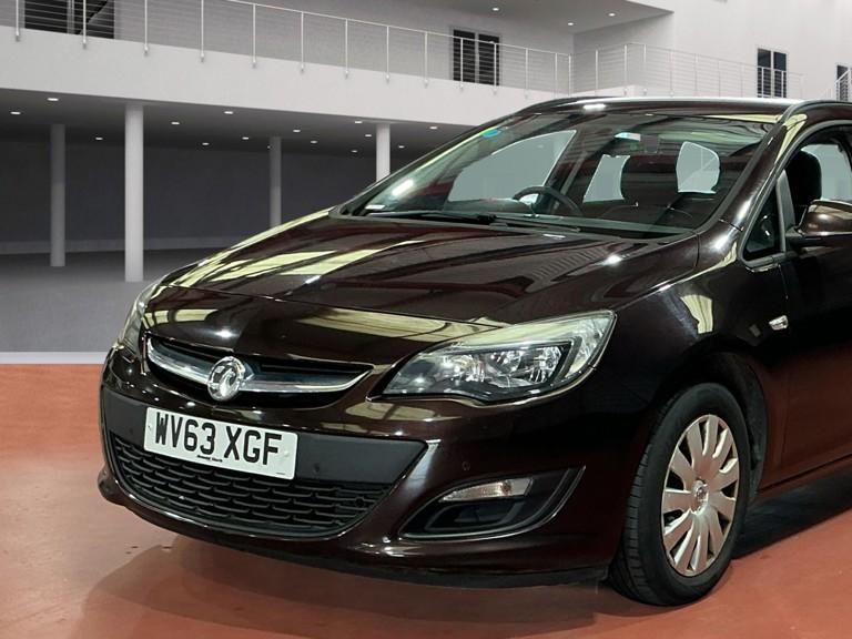 Vauxhall Astra 1.6 16V Exclusiv Sports Tourer 5dr Petrol Auto Euro 5 (115 ps)