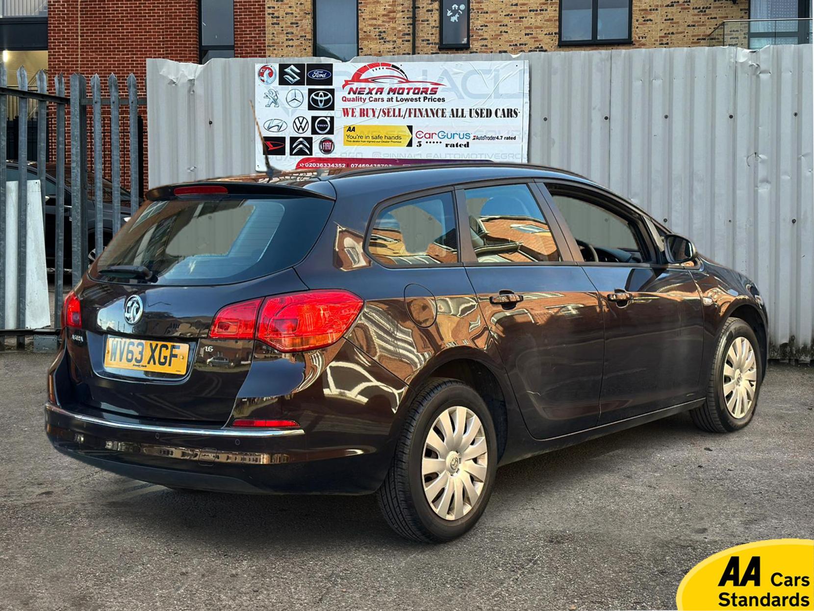 Vauxhall Astra 1.6 16V Exclusiv Sports Tourer 5dr Petrol Auto Euro 5 (115 ps)