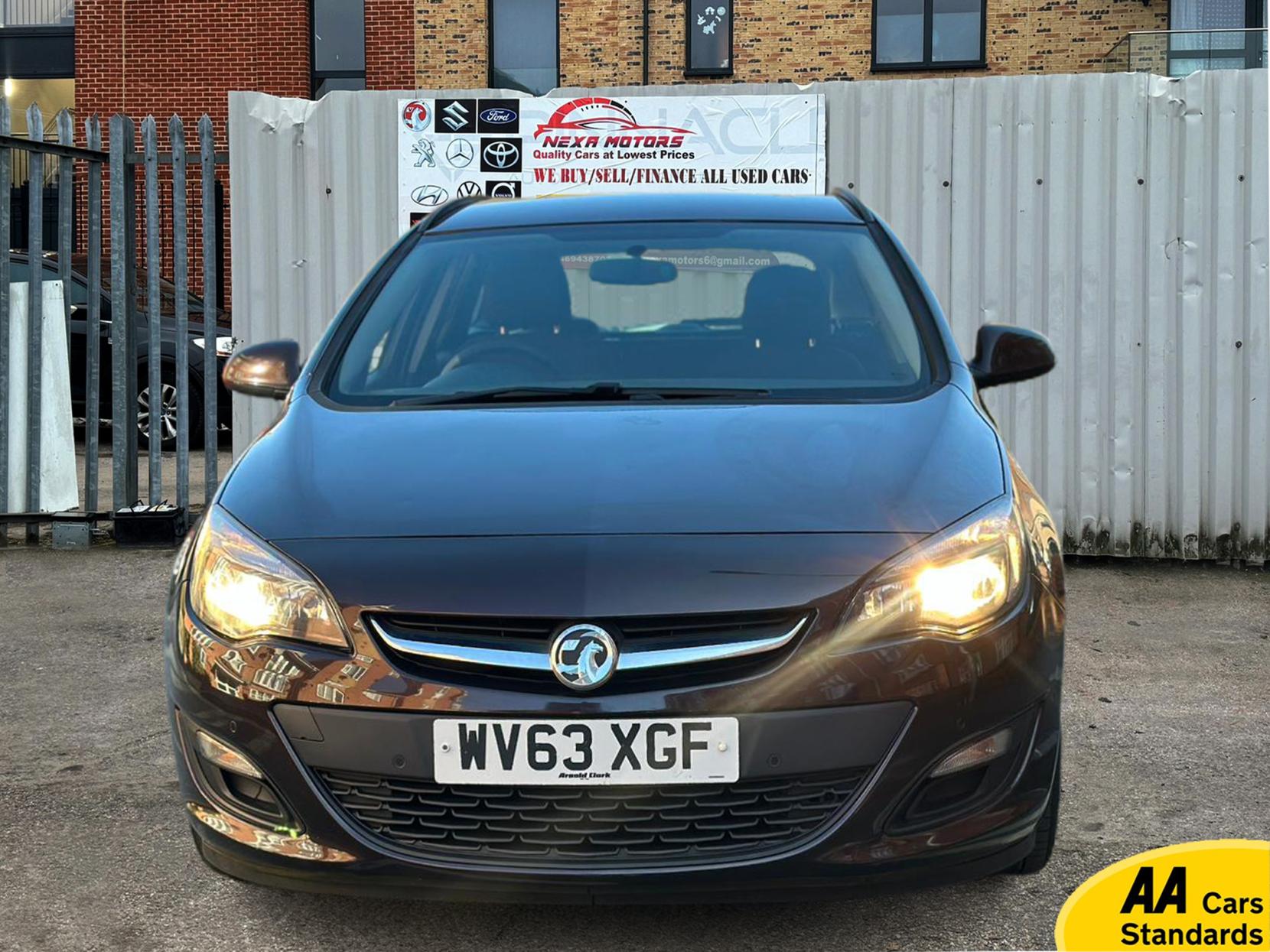 Vauxhall Astra 1.6 16V Exclusiv Sports Tourer 5dr Petrol Auto Euro 5 (115 ps)