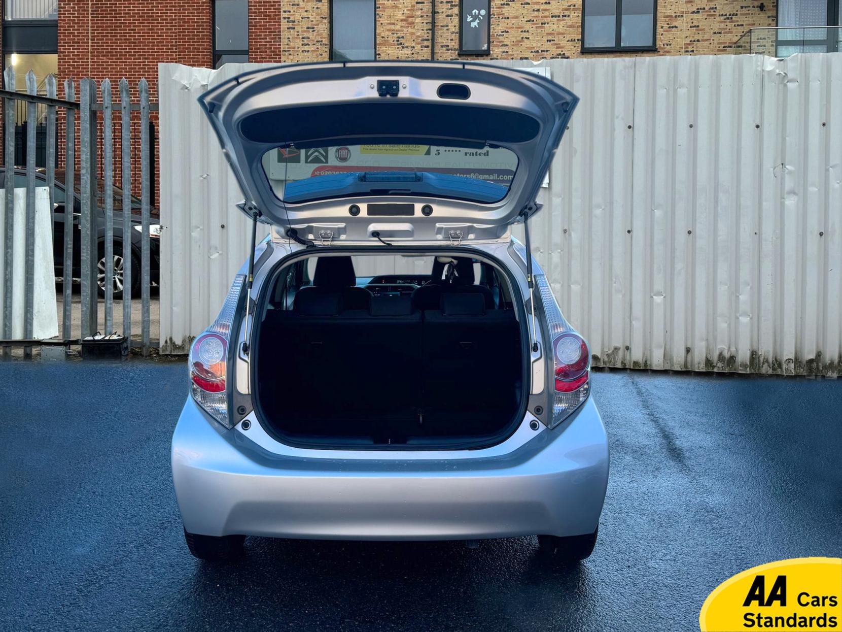 Toyota Yaris 1.5 VVT-h Icon Hatchback 5dr Petrol Hybrid E-CVT Euro 6 (101 ps)