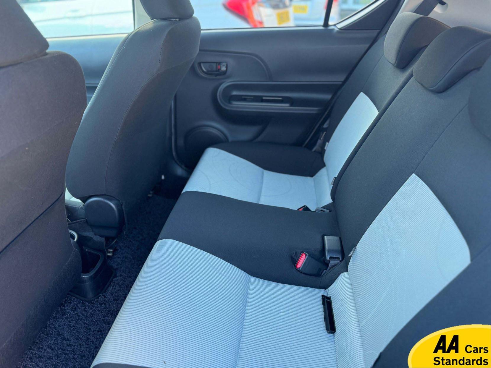 Toyota Yaris 1.5 VVT-h Icon Hatchback 5dr Petrol Hybrid E-CVT Euro 6 (101 ps)