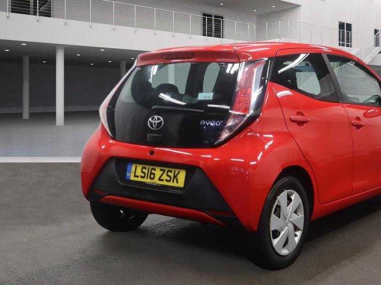 Toyota AYGO 1.0 VVT-i x-play Hatchback 5dr Petrol Manual Euro 6 (68 ps)