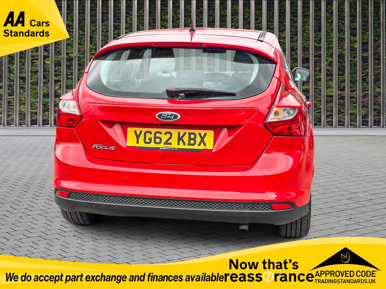 Ford Focus 1.6 Titanium Hatchback 5dr Petrol Powershift Euro 5 (125 ps)