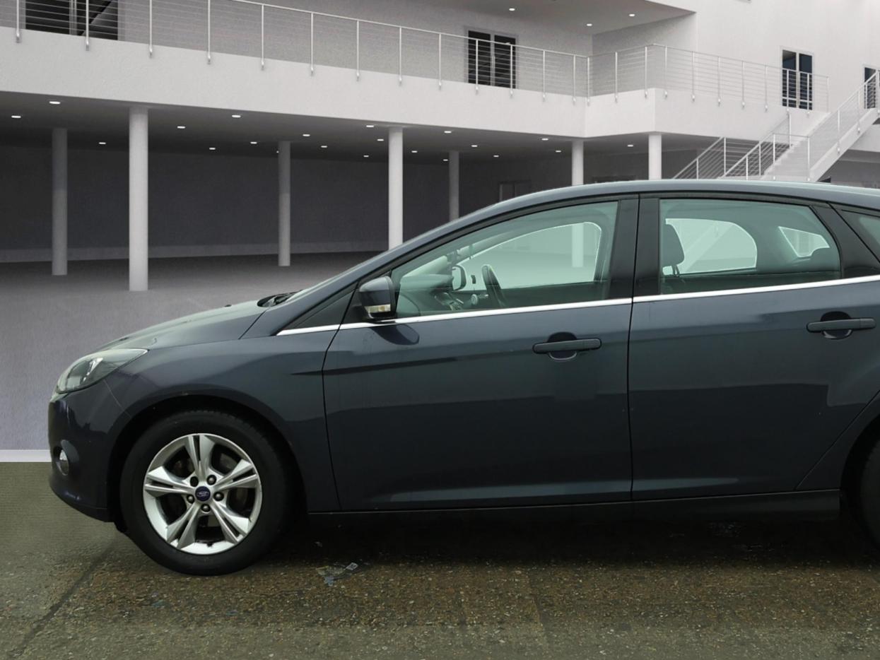 Ford Focus 1.6 Zetec Hatchback 5dr Petrol Powershift Euro 5 (125 ps)