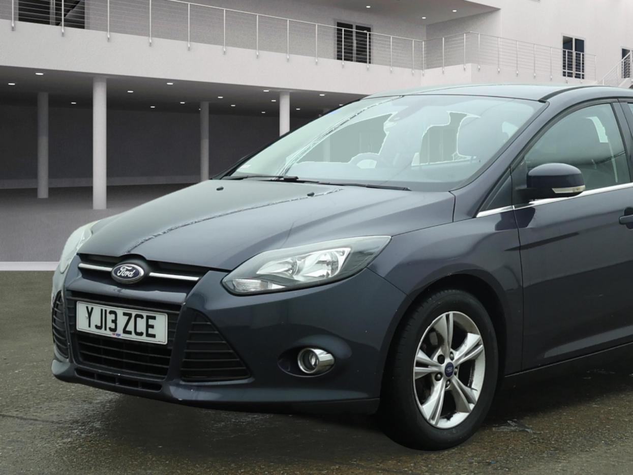 Ford Focus 1.6 Zetec Hatchback 5dr Petrol Powershift Euro 5 (125 ps)