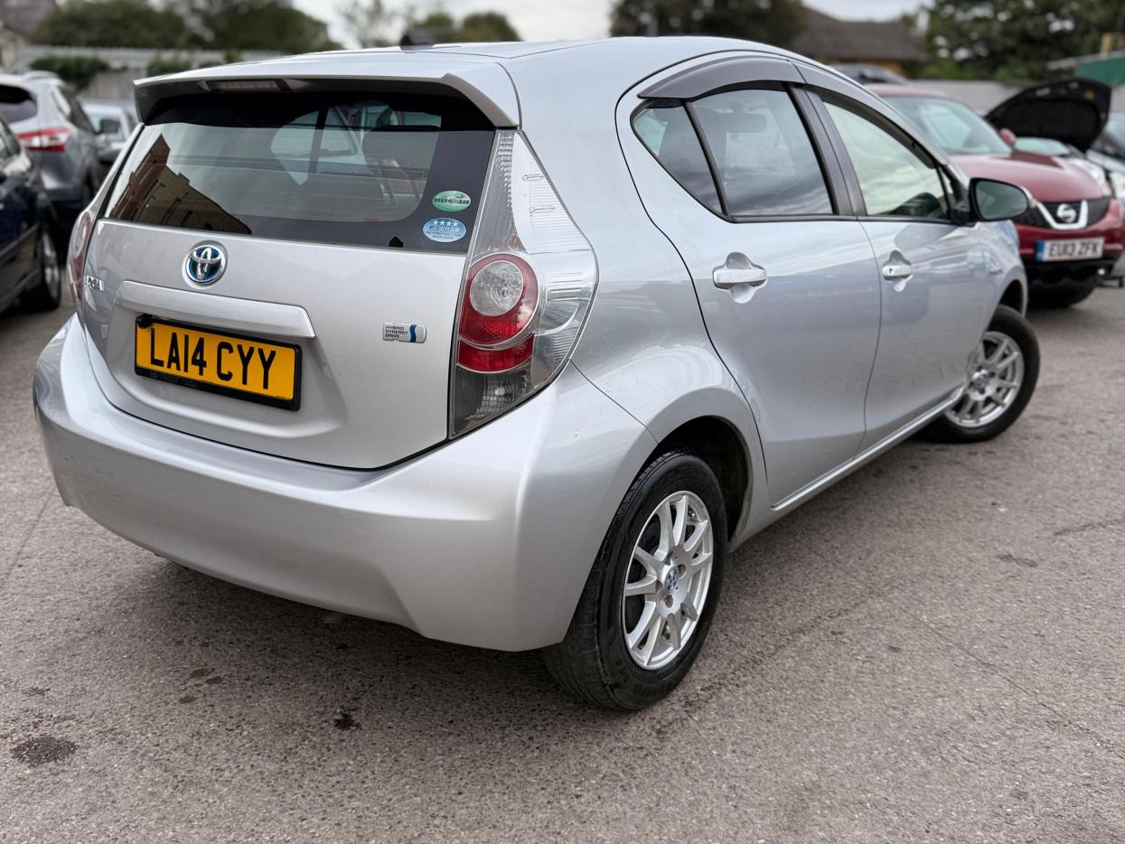 Toyota Yaris 1.5 VVT-h Icon Hatchback 5dr Petrol Hybrid E-CVT Euro 6 (101 ps)