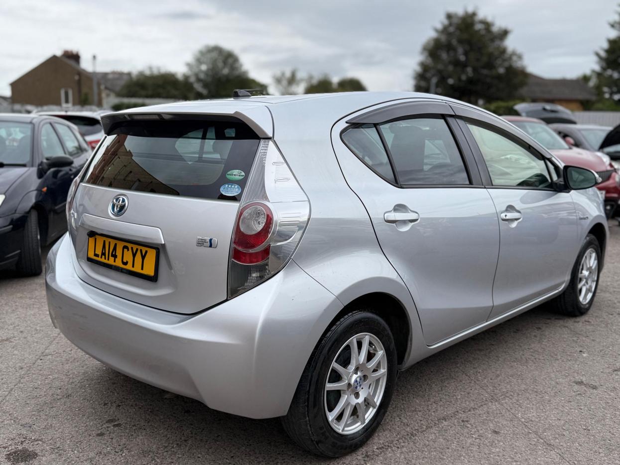 Toyota Yaris 1.5 VVT-h Icon Hatchback 5dr Petrol Hybrid E-CVT Euro 6 (101 ps)