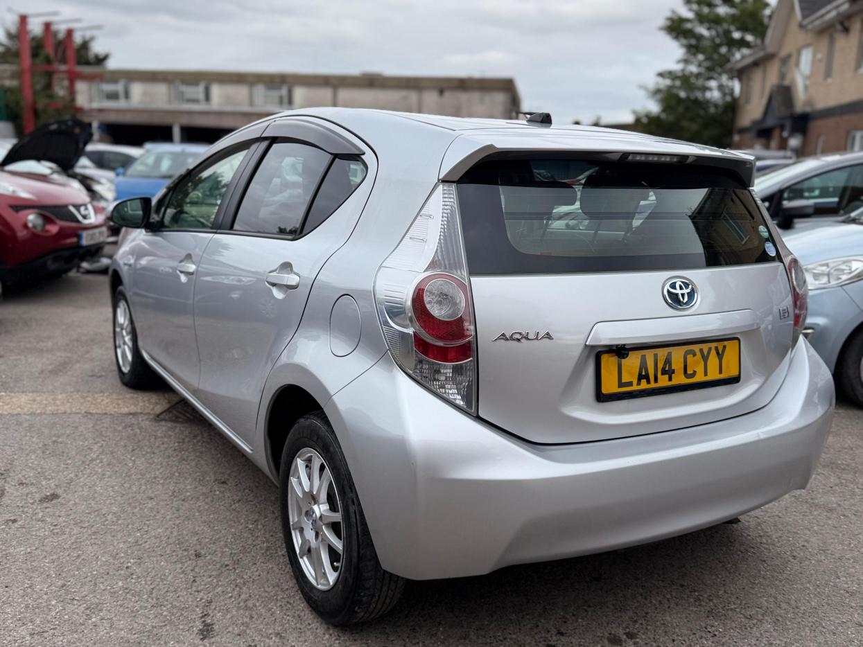 Toyota Yaris 1.5 VVT-h Icon Hatchback 5dr Petrol Hybrid E-CVT Euro 6 (101 ps)