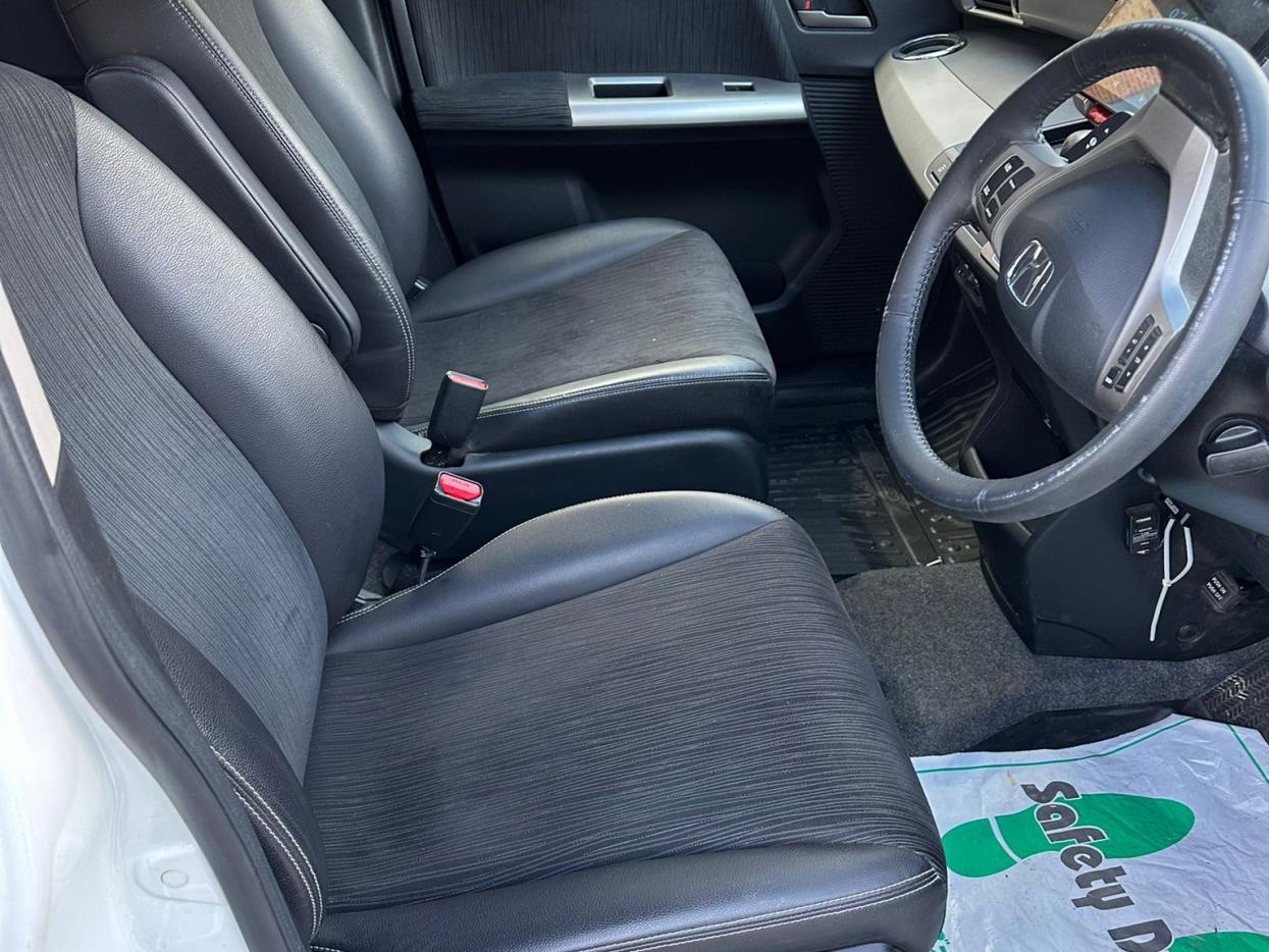 Honda Freed 1.5 i-VTEC ES Plus Hatchback 5dr Petrol CVT Euro 5 (99 ps) 1.5 H IMA 5dr Petrol Hybrid 2014
