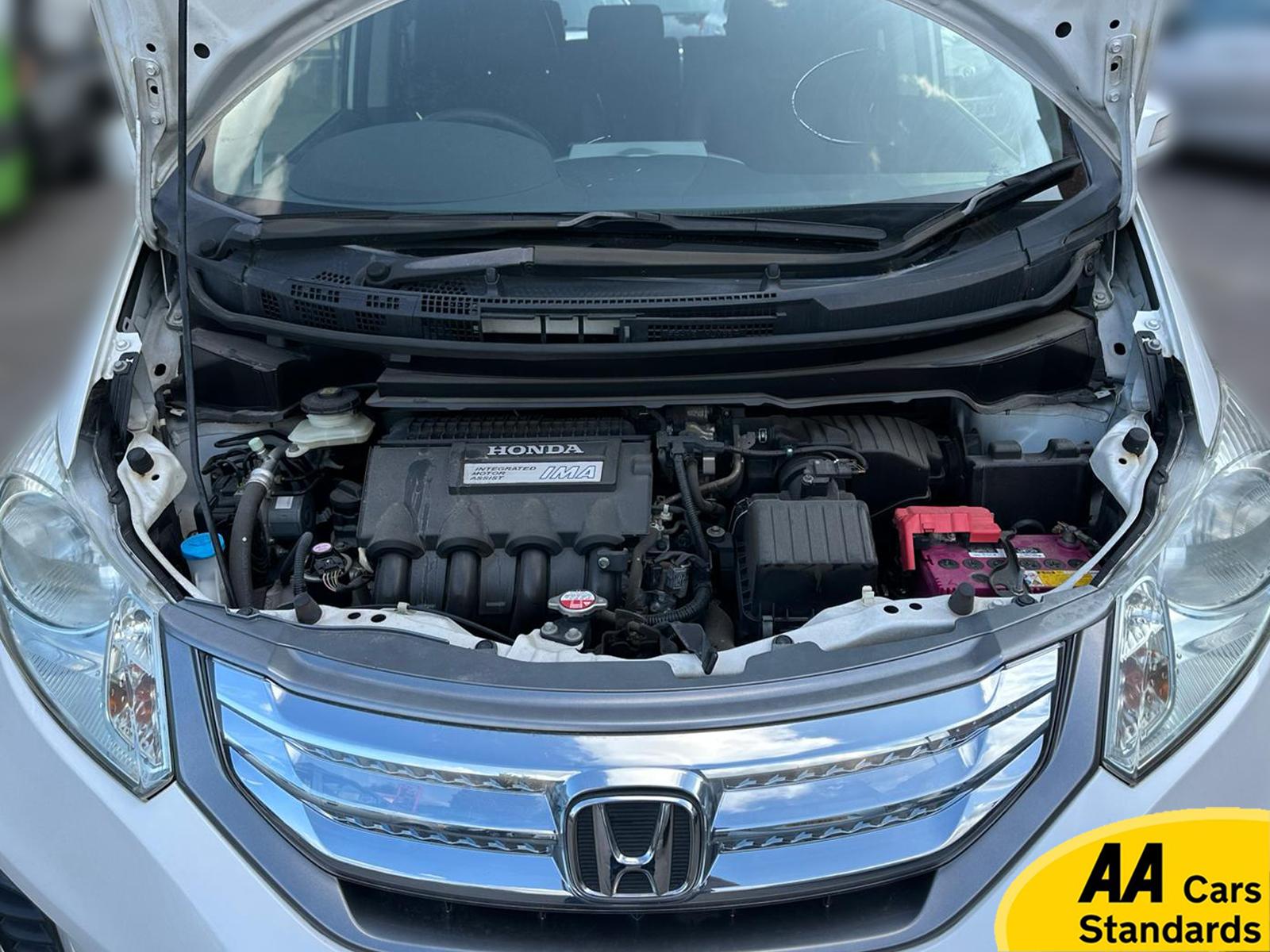 Honda Freed 1.5 i-VTEC ES Plus Hatchback 5dr Petrol CVT Euro 5 (99 ps) 1.5 H IMA 5dr Petrol Hybrid 2014