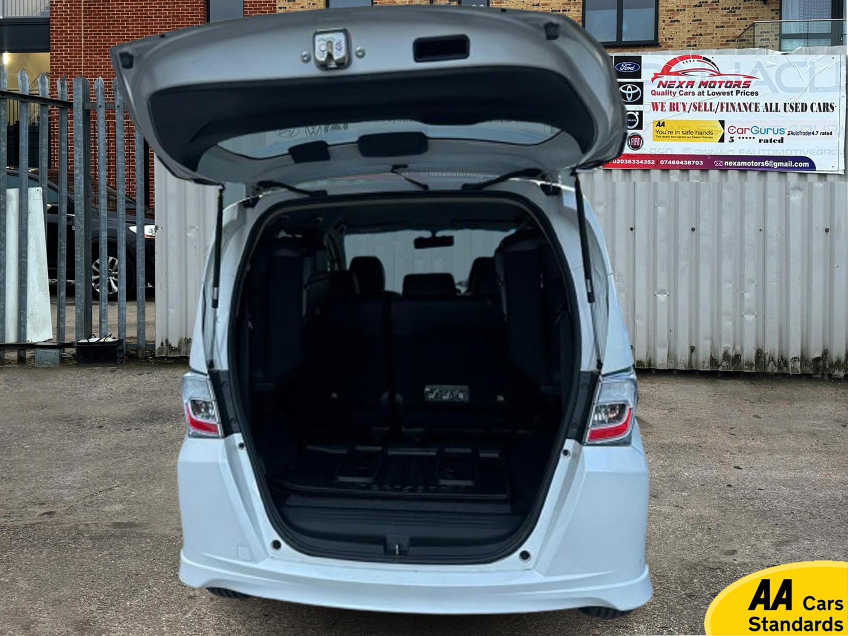 Honda Freed 1.5 i-VTEC ES Plus Hatchback 5dr Petrol CVT Euro 5 (99 ps) 1.5 H IMA 5dr Petrol Hybrid 2014