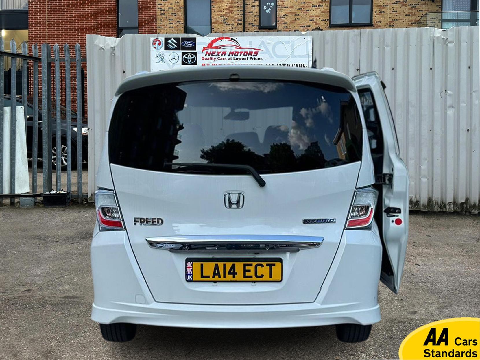 Honda Freed 1.5 i-VTEC ES Plus Hatchback 5dr Petrol CVT Euro 5 (99 ps) 1.5 H IMA 5dr Petrol Hybrid 2014
