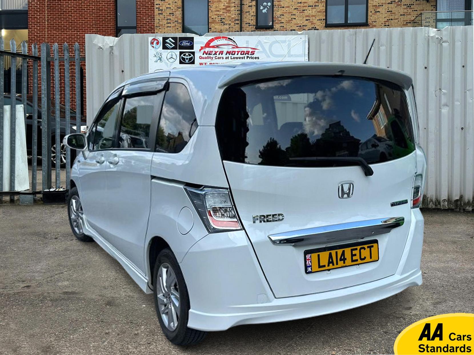 Honda Freed 1.5 i-VTEC ES Plus Hatchback 5dr Petrol CVT Euro 5 (99 ps) 1.5 H IMA 5dr Petrol Hybrid 2014
