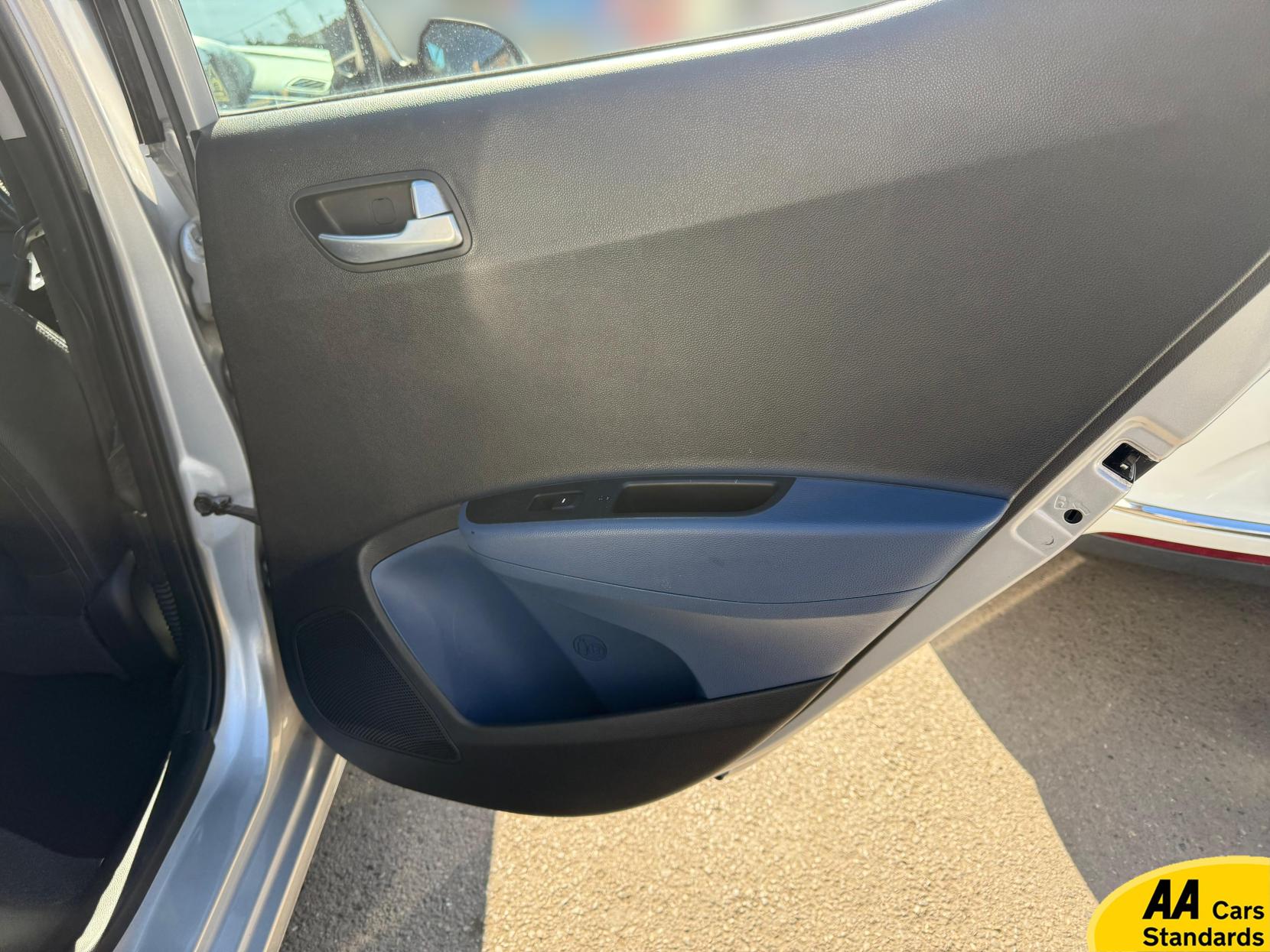 Hyundai i10 1.2 Premium Hatchback 5dr Petrol Auto Euro 6 (87 ps)