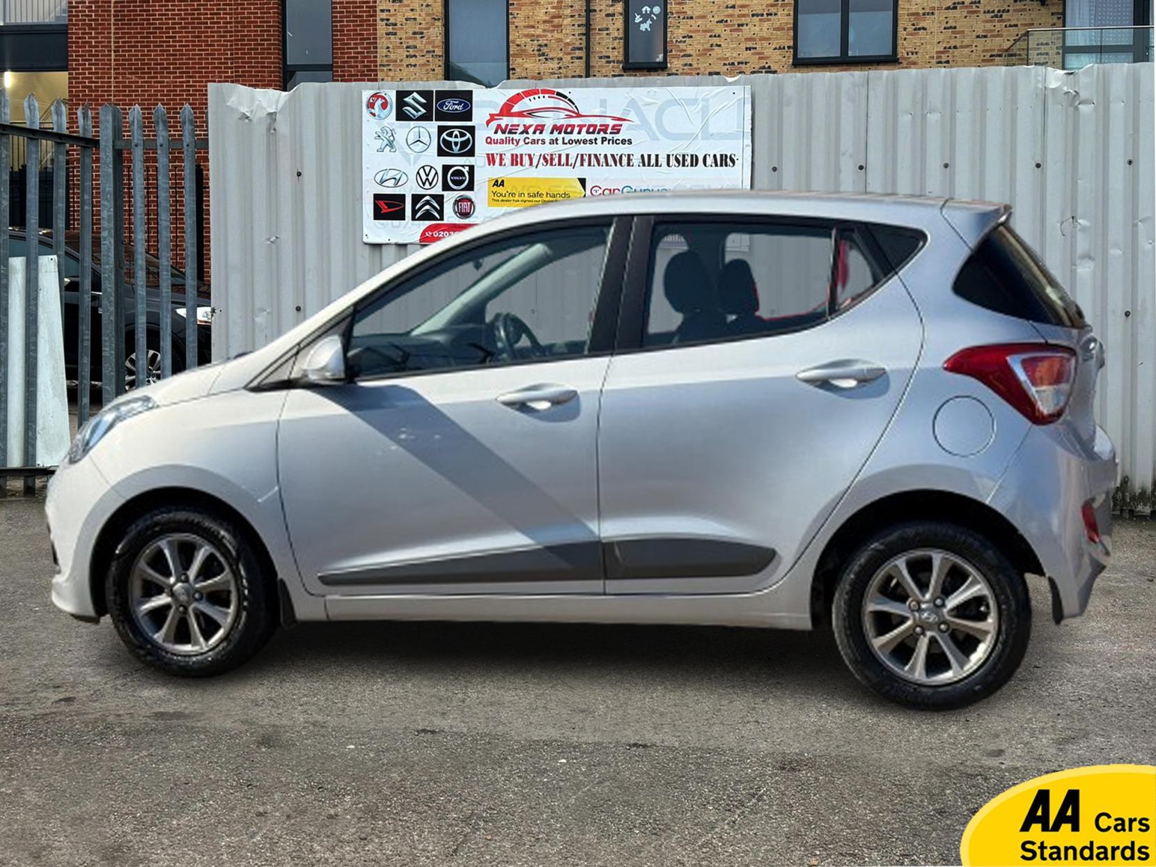 Hyundai i10 1.2 Premium Hatchback 5dr Petrol Auto Euro 6 (87 ps)