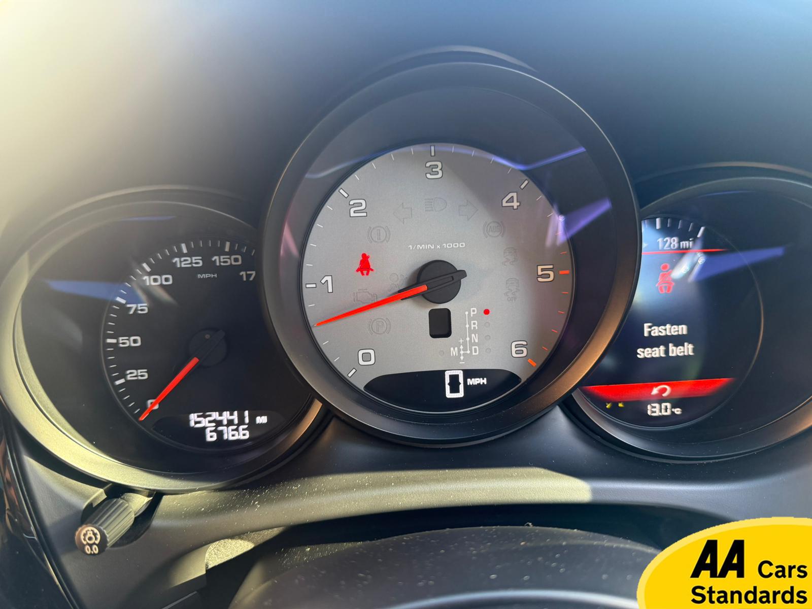 Porsche Macan 3.0 TD V6 S SUV 5dr Diesel PDK 4WD Euro 6 (s/s) (258 ps)