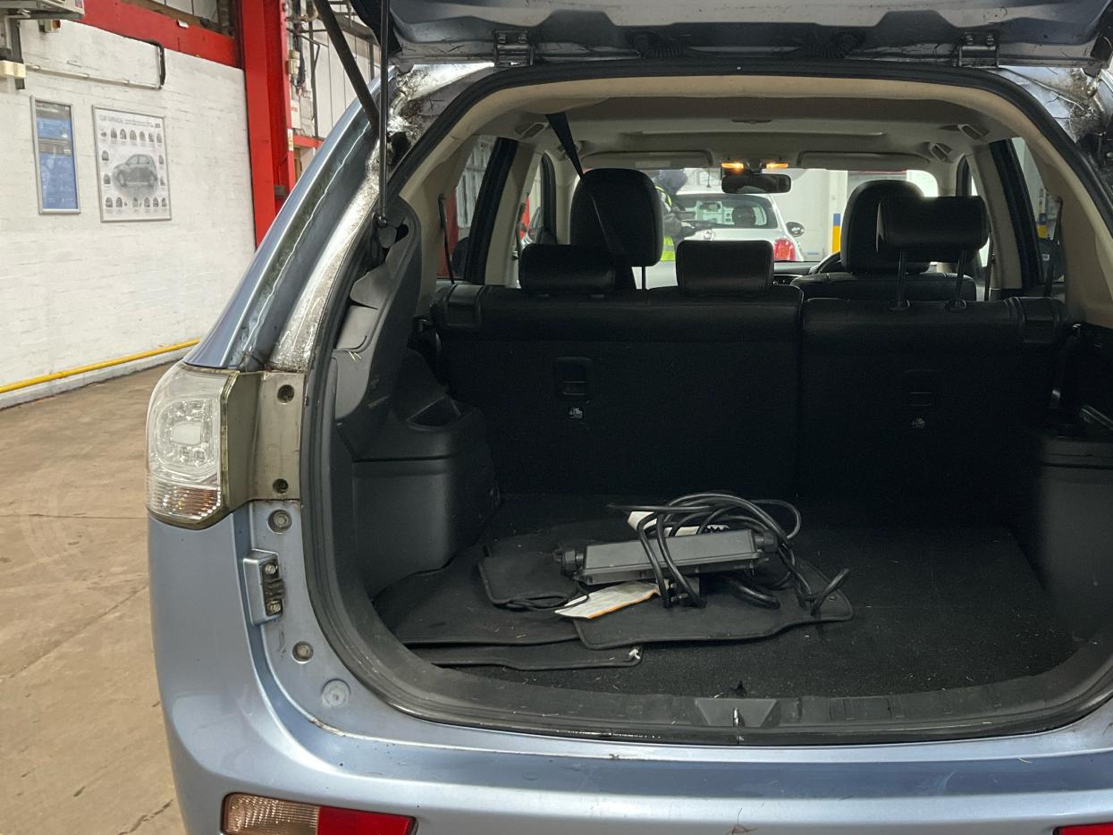 Mitsubishi Outlander 2.0h 12kWh GX4hs SUV 5dr Petrol Plug-in Hybrid CVT 4WD Euro 5 (s/s) (200 ps)