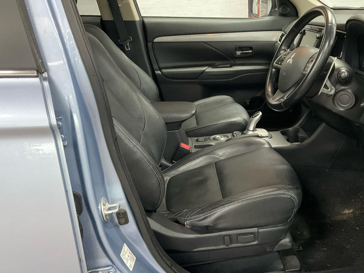 Mitsubishi Outlander 2.0h 12kWh GX4hs SUV 5dr Petrol Plug-in Hybrid CVT 4WD Euro 5 (s/s) (200 ps)