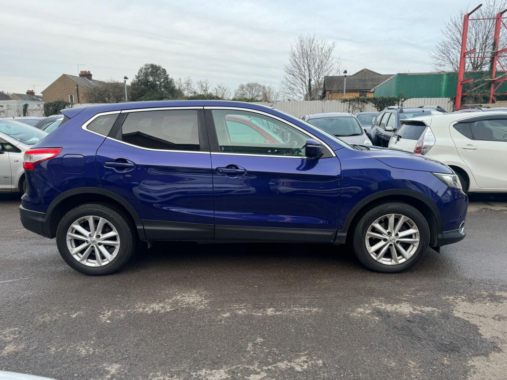 Nissan Qashqai 1.2 DIG-T Acenta Premium SUV 5dr Petrol Manual 2WD Euro 5 (s/s) (115 ps)