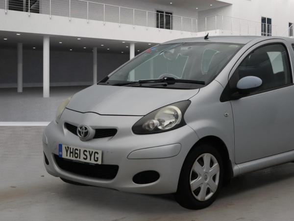 Toyota AYGO 1.0 VVT-i Ice Hatchback 3dr Petrol MultiMode Euro 5 (67 ps)