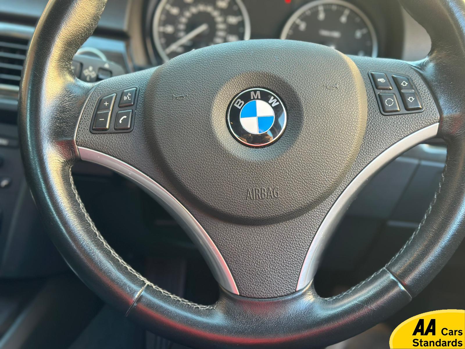 BMW 3 Series 2.0 318i Exclusive Edition Saloon 4dr Petrol Steptronic Euro 5 (143 ps)