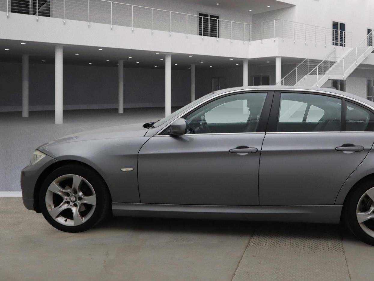 BMW 3 Series 2.0 318i Exclusive Edition Saloon 4dr Petrol Steptronic Euro 5 (143 ps)