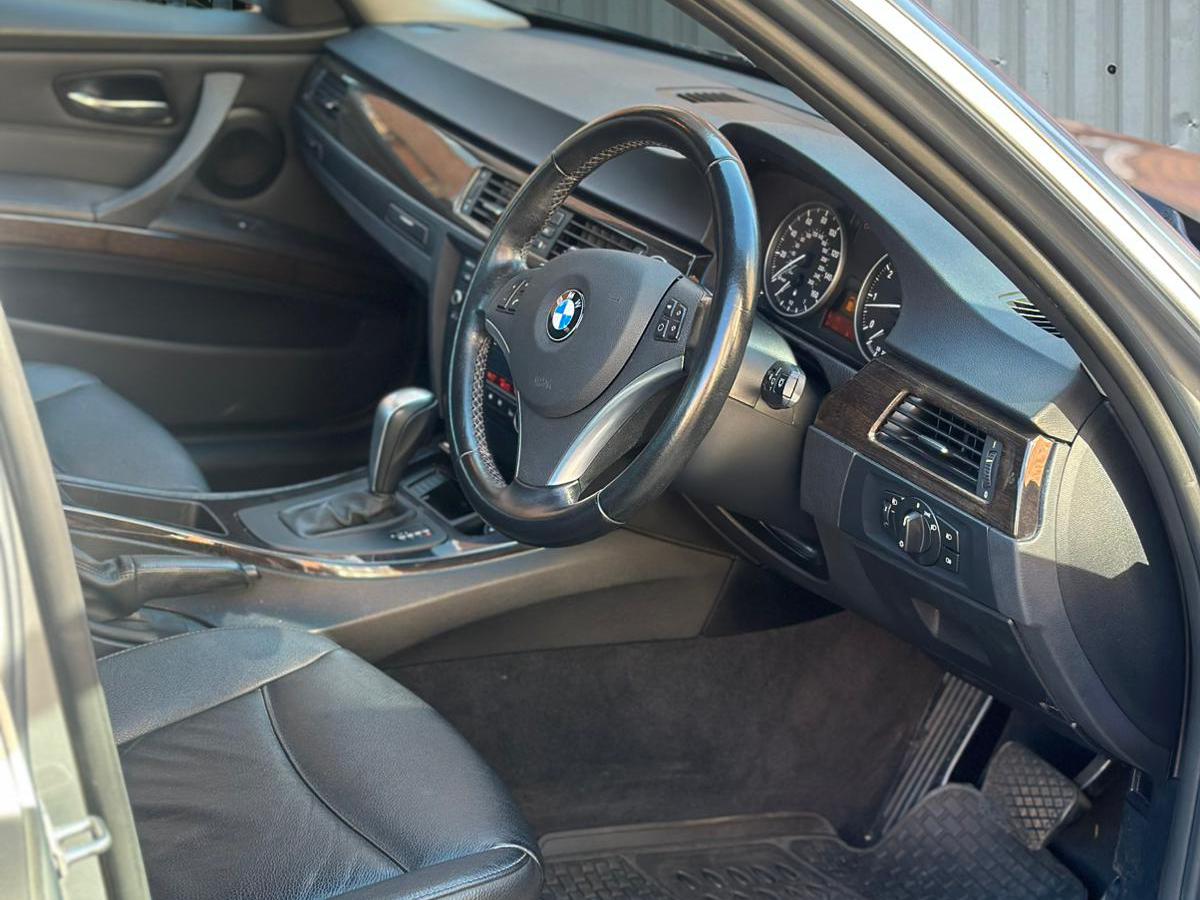 BMW 3 Series 2.0 318i Exclusive Edition Saloon 4dr Petrol Steptronic Euro 5 (143 ps)