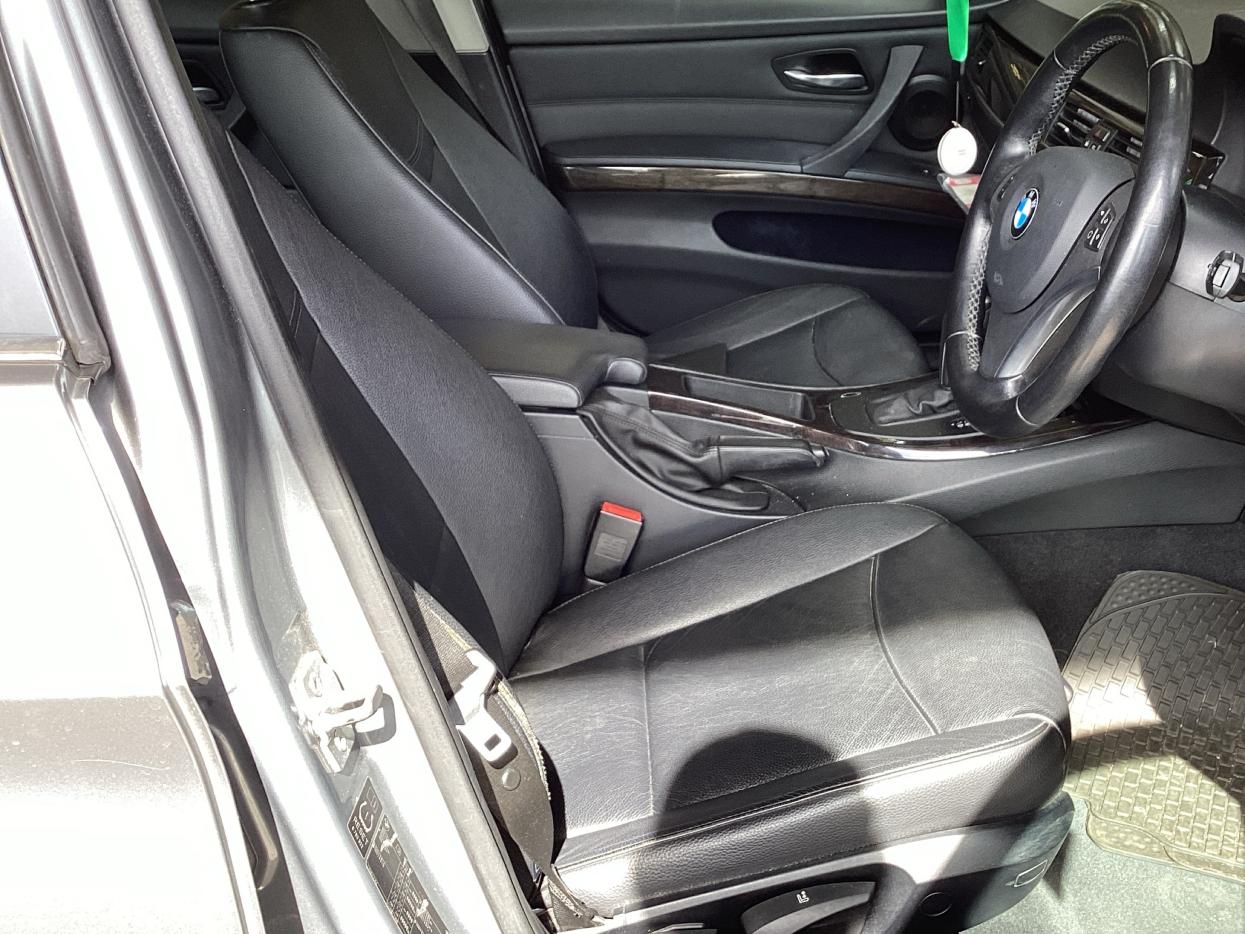 BMW 3 Series 2.0 318i Exclusive Edition Saloon 4dr Petrol Steptronic Euro 5 (143 ps)