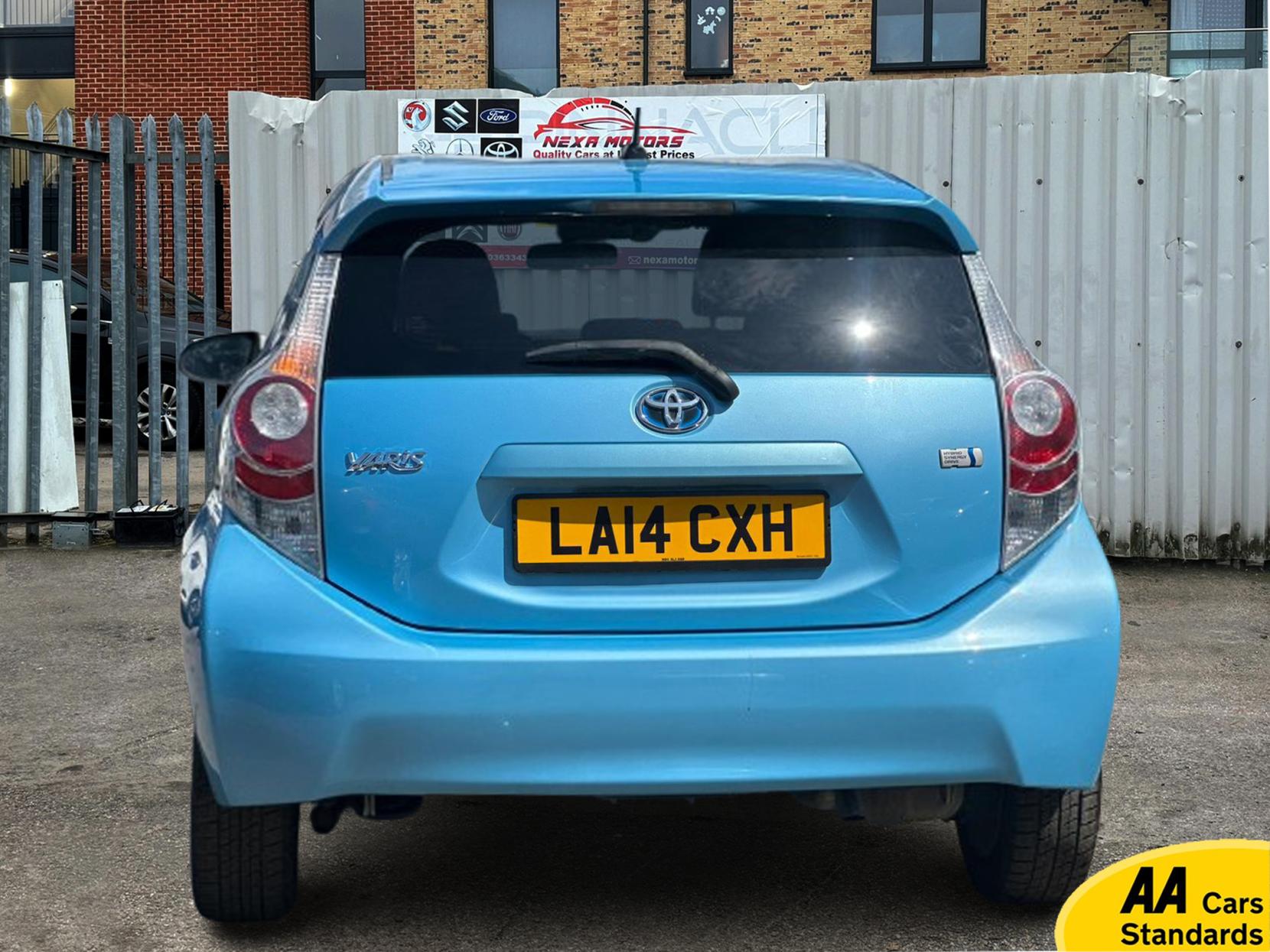 Toyota Yaris 1.5 VVT-h Icon Plus Hatchback 5dr Petrol Hybrid CVT Euro 5 (101 ps)