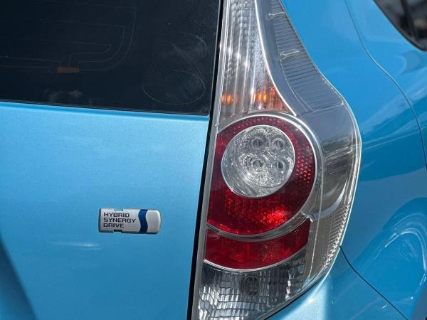 Toyota Yaris 1.5 VVT-h Icon Plus Hatchback 5dr Petrol Hybrid CVT Euro 5 (101 ps)