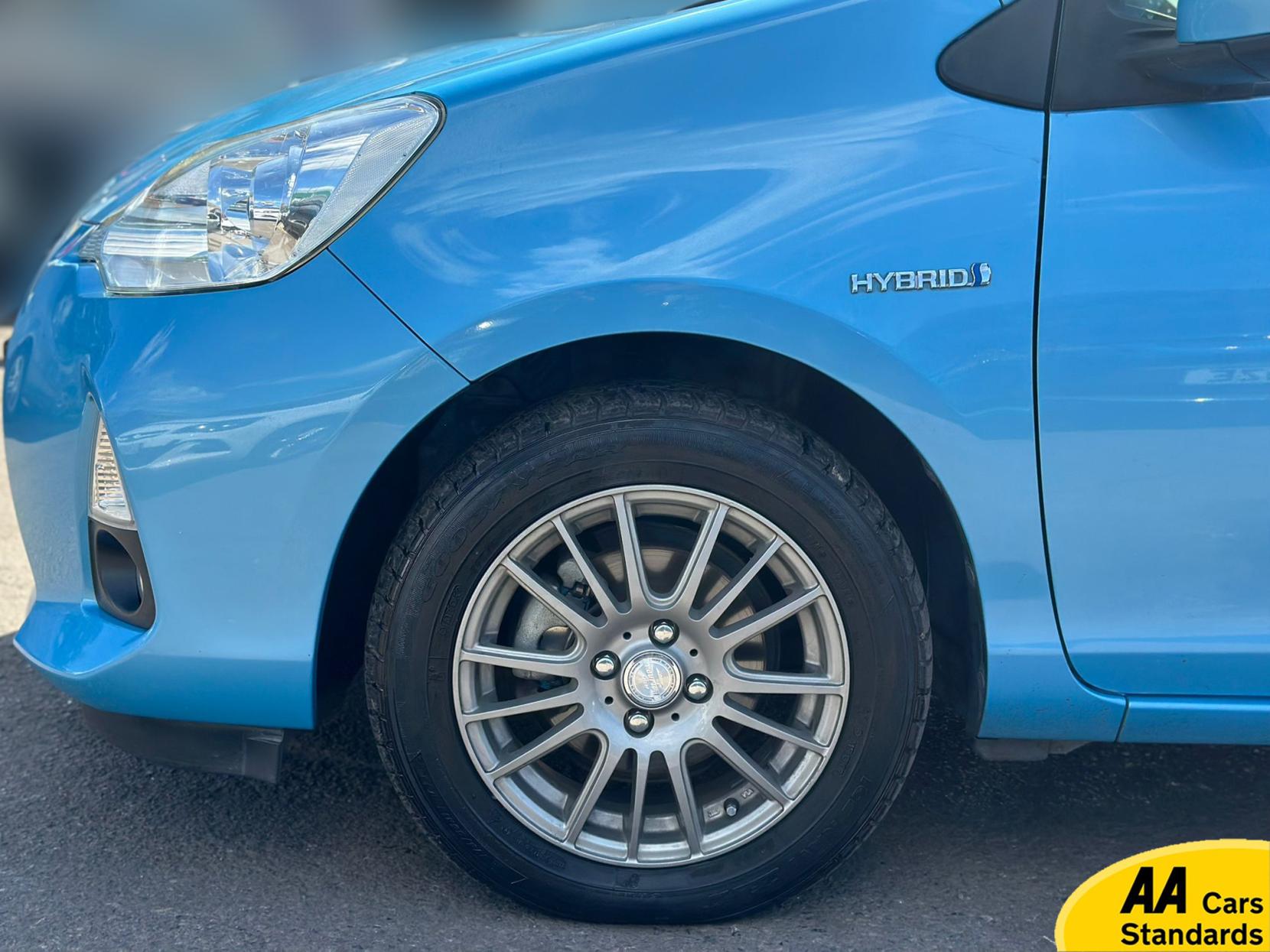 Toyota Yaris 1.5 VVT-h Icon Plus Hatchback 5dr Petrol Hybrid CVT Euro 5 (101 ps)