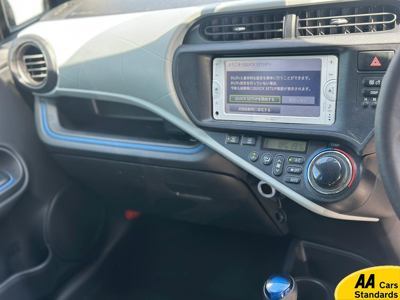 Toyota Yaris 1.5 VVT-h Icon Plus Hatchback 5dr Petrol Hybrid CVT Euro 5 (101 ps)