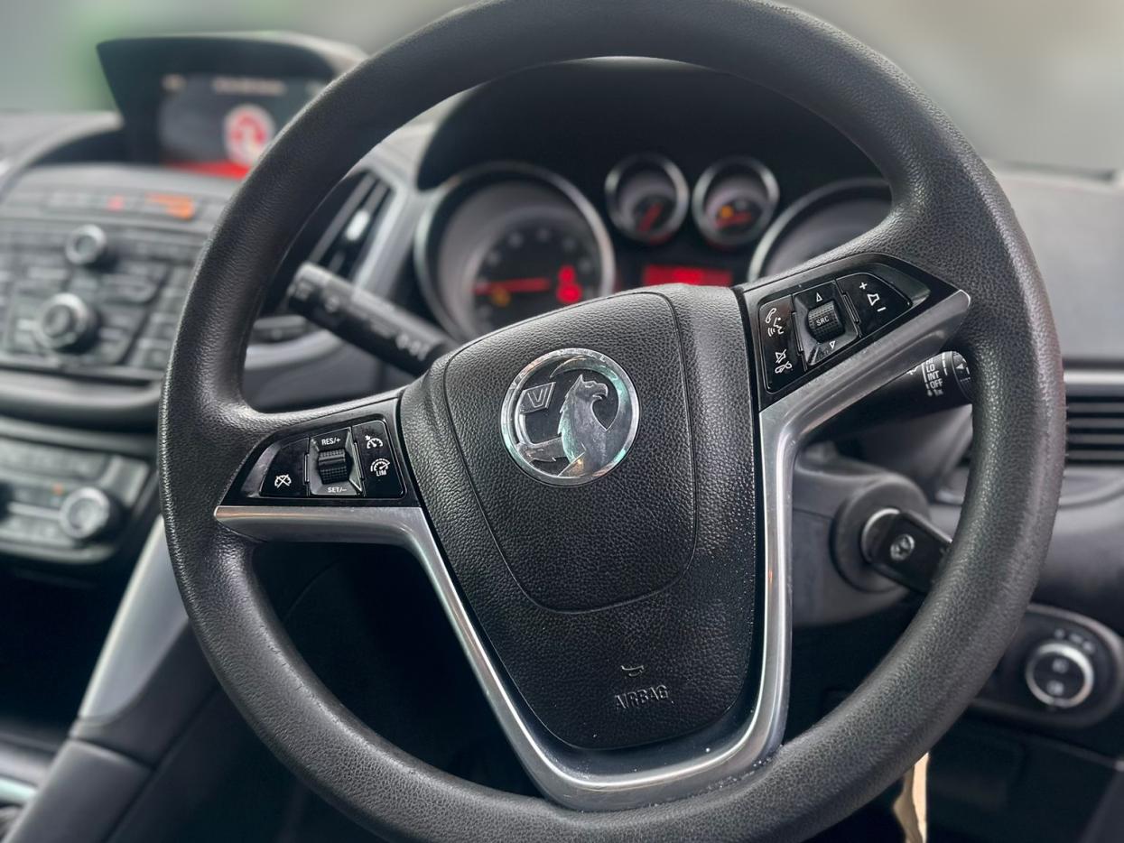 Vauxhall Zafira Tourer 1.4i Turbo Tech Line MPV 5dr Petrol Manual Euro 6 (140 ps)