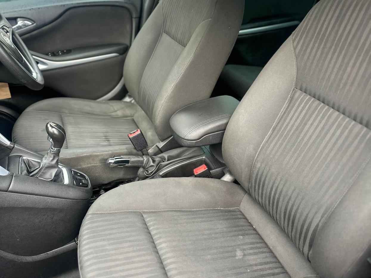 Vauxhall Zafira Tourer 1.4i Turbo Tech Line MPV 5dr Petrol Manual Euro 6 (140 ps)