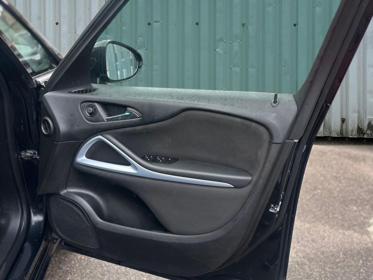 Vauxhall Zafira Tourer 1.4i Turbo Tech Line MPV 5dr Petrol Manual Euro 6 (140 ps)