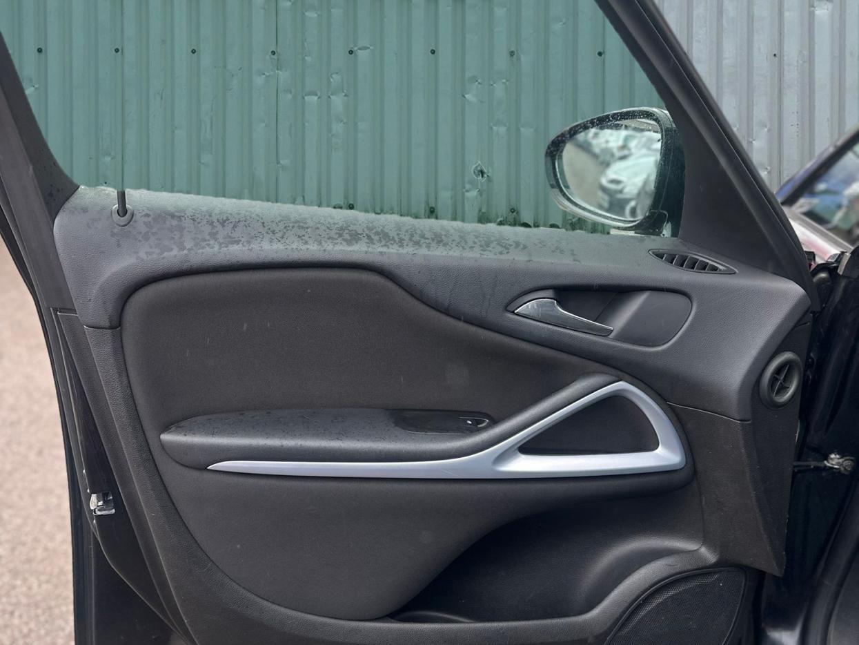 Vauxhall Zafira Tourer 1.4i Turbo Tech Line MPV 5dr Petrol Manual Euro 6 (140 ps)