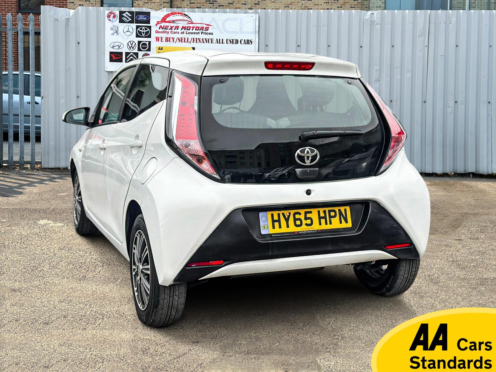 Toyota AYGO 1.0 VVT-i x-play Hatchback 5dr Petrol Manual Euro 5 Euro 5 (68 ps)