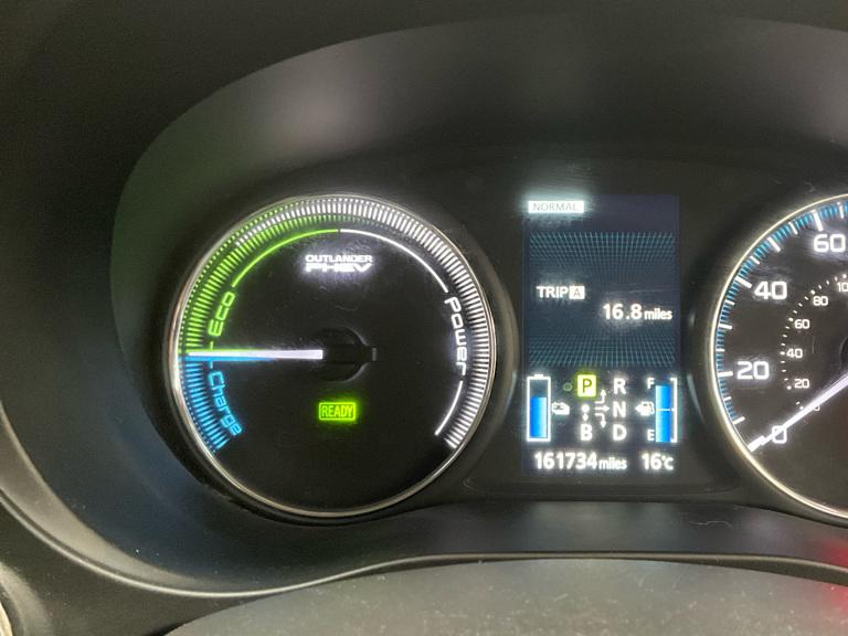 Mitsubishi Outlander 2.0h 12kWh GX3h SUV 5dr Petrol Plug-in Hybrid CVT 4WD Euro 5 (s/s) (200 ps)