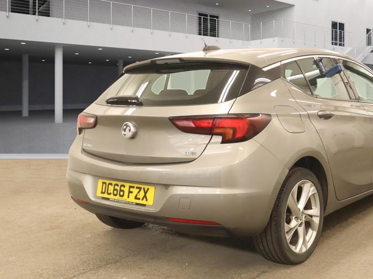 Vauxhall Astra 1.6 CDTi ecoTEC BlueInjection SRi Hatchback 5dr Diesel Manual Euro 6 (110 ps)