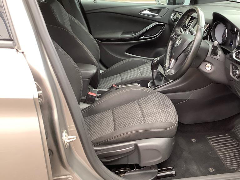 Vauxhall Astra 1.6 CDTi ecoTEC BlueInjection SRi Hatchback 5dr Diesel Manual Euro 6 (110 ps)