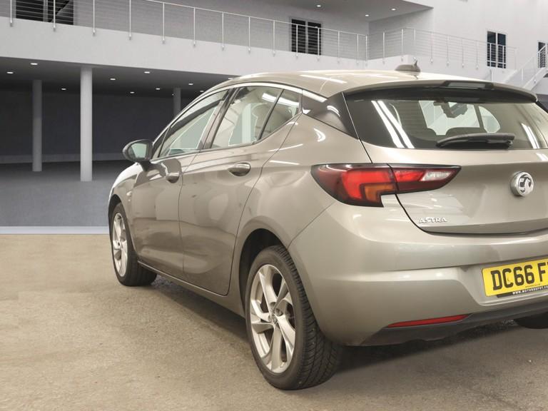 Vauxhall Astra 1.6 CDTi ecoTEC BlueInjection SRi Hatchback 5dr Diesel Manual Euro 6 (110 ps)
