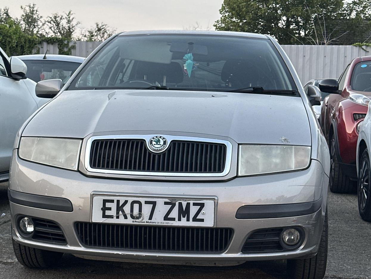 Skoda Fabia 1.4 16V Ambiente Hatchback 5dr Petrol Automatic (182 g/km, 75 bhp)