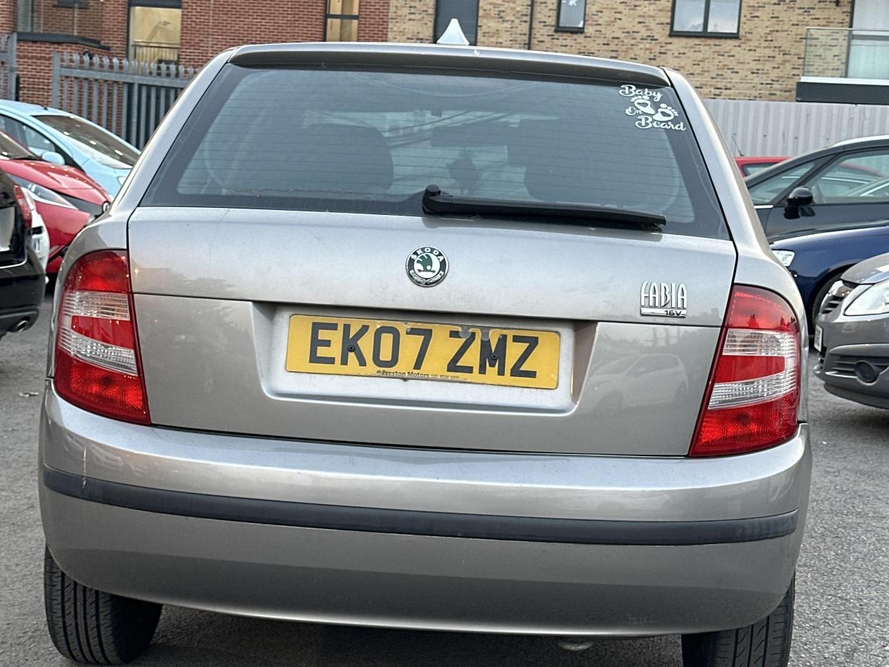 Skoda Fabia 1.4 16V Ambiente Hatchback 5dr Petrol Automatic (182 g/km, 75 bhp)