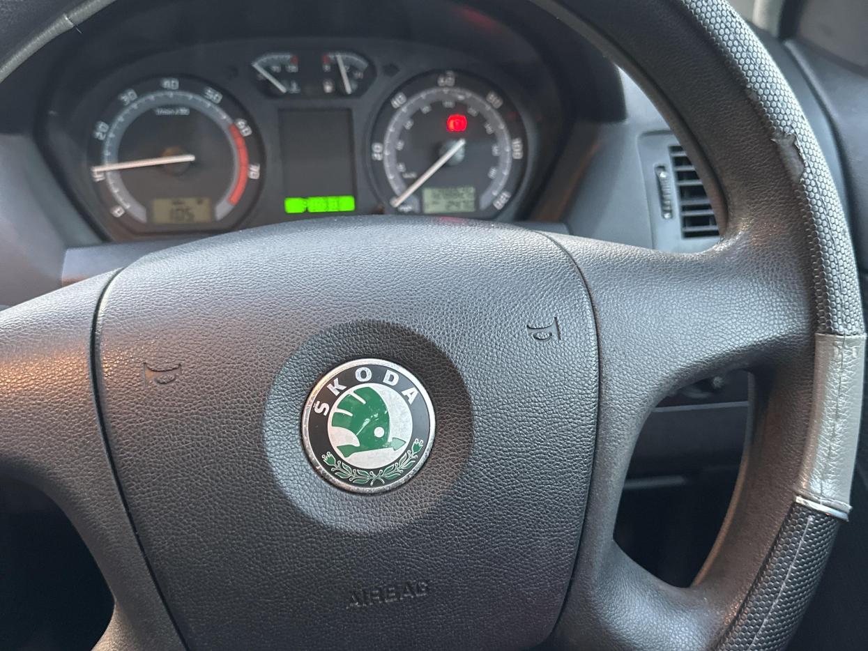 Skoda Fabia 1.4 16V Ambiente Hatchback 5dr Petrol Automatic (182 g/km, 75 bhp)